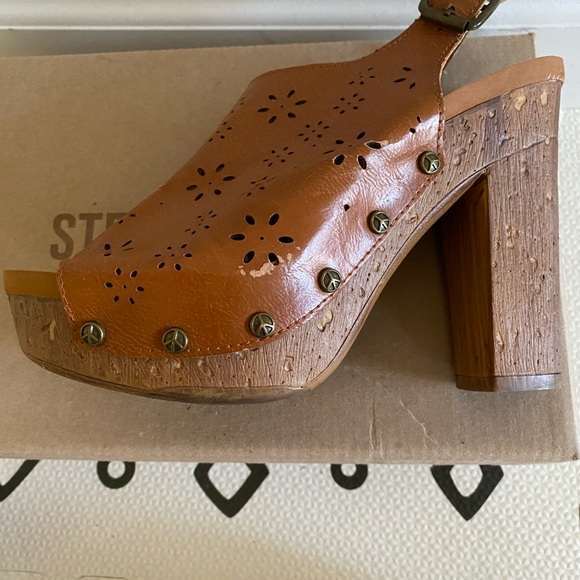 Groove Open-toe Slingback Heels - Picture 2 of 5